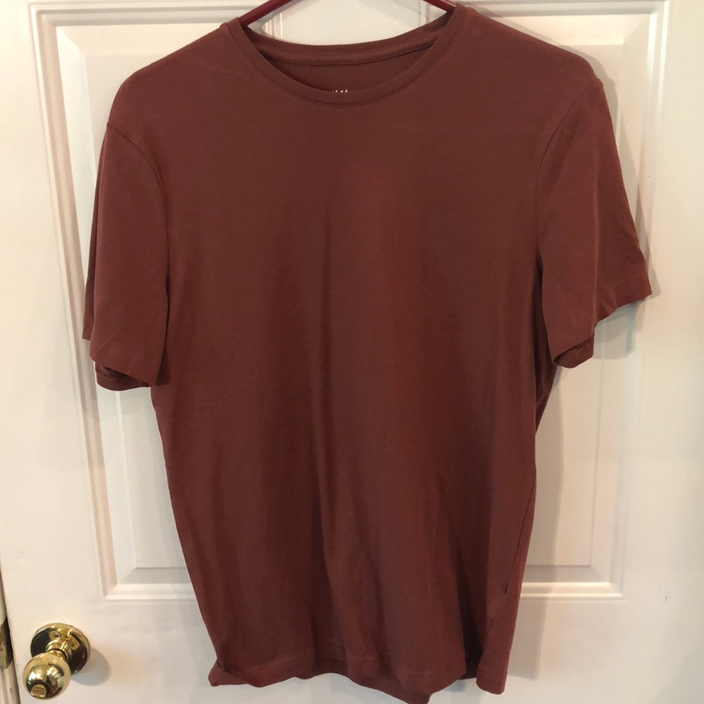 Men’s short sleeve maroon t shirt